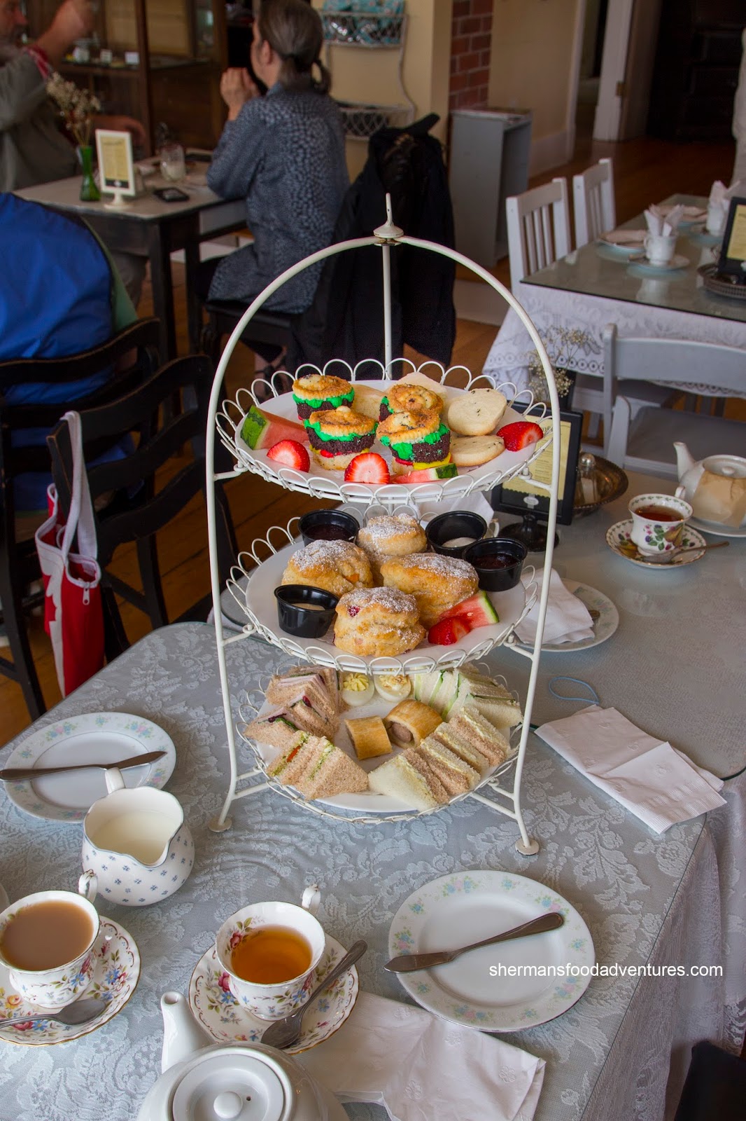 Sherman's Food Adventures TracyCakes Bakery Cafe (Langley)