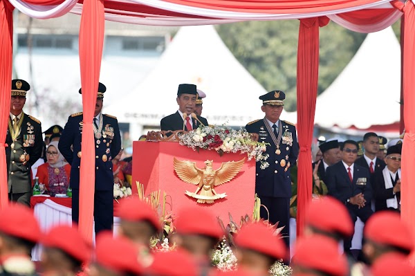 Presiden Jokowi : Selamat Hari Ulang Tahun TNI Presiden Jokowi : Selamat Hari Ulang Tahun TNI