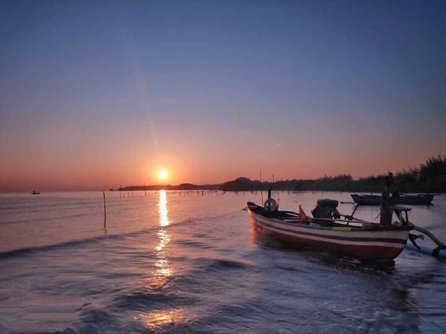 Explore Pantai Bahak Indah PBI Tongas, Nikmati Sunset dan Panorama Laut Yang Indah - nesapedia.com