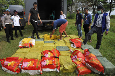 Indonesian police seized a ton of crystal methamphetamine Indonesian police seized a ton of crystal methamphetamine