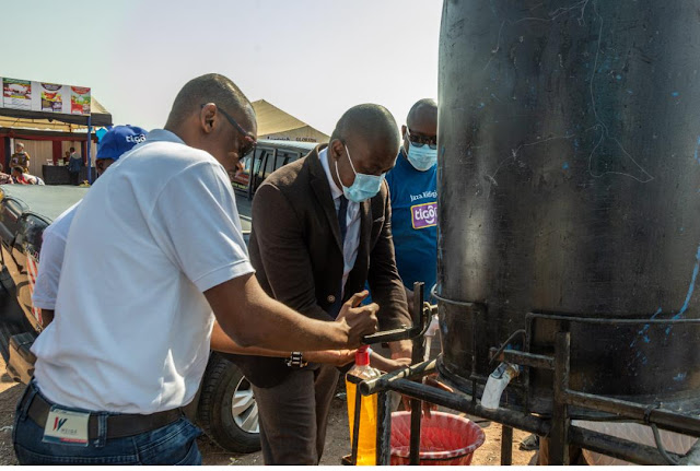 Picha : MKURUGENZI MKUU WA TIGO KATIKA MAONESHO YA NANE NANE MKOANI SIMIYU