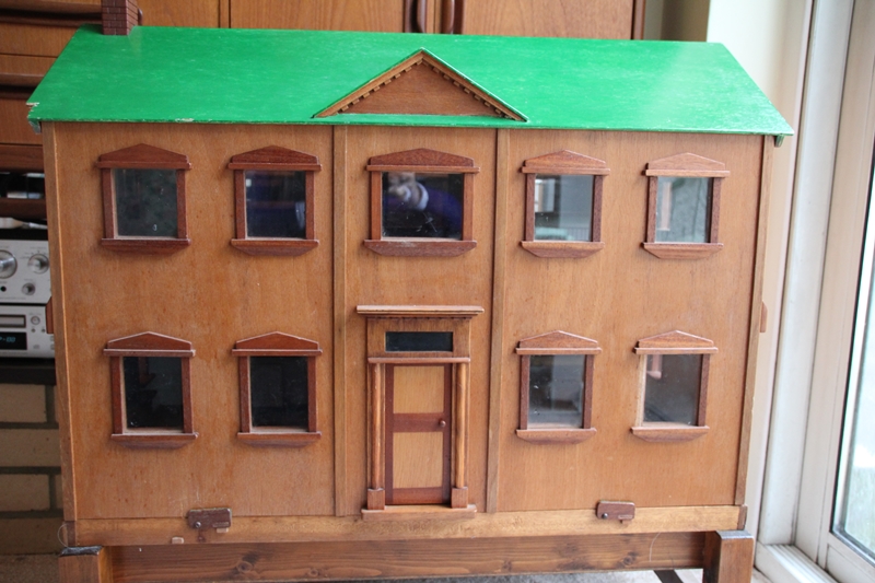 sell dolls house
