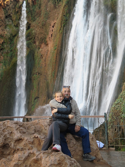 Macarena y su abuelo en las Cascadas de Ouzoud