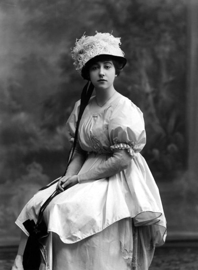 Charming Photos of Yvonne Arnaud in the 1910s Vintage Everyday