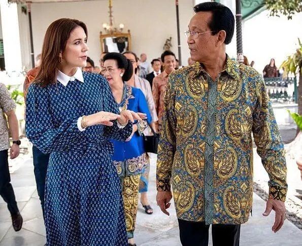 Crown Princess Mary attended a luncheon at Sultan Hamengkubuwono X’s palace in Yogyakarta