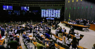 Senado aprova urgência para projeto que isenta diesel de PIS/Cofins