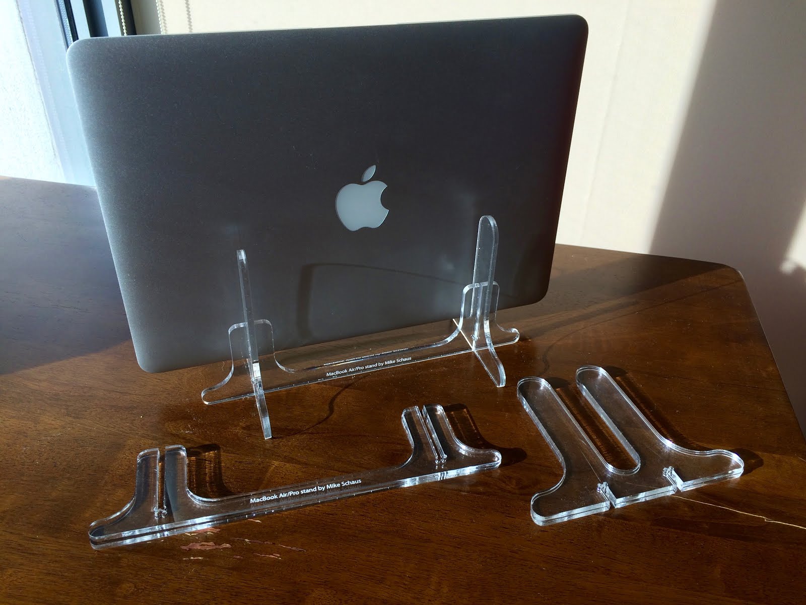 How to make a vertical laptop stand from lasercut acrylic