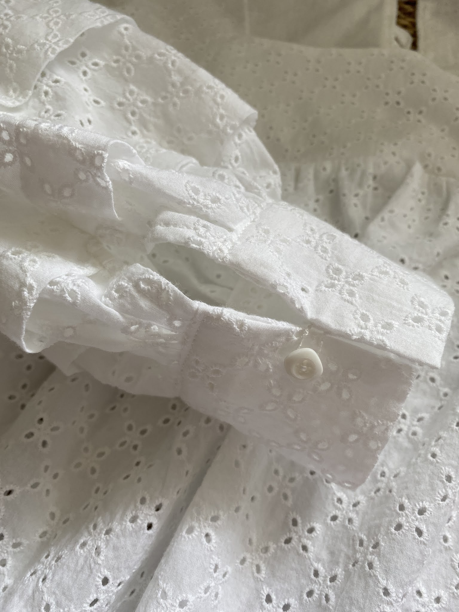 Diary of a Chain Stitcher : Broderie Anglaise Coeli Blouse