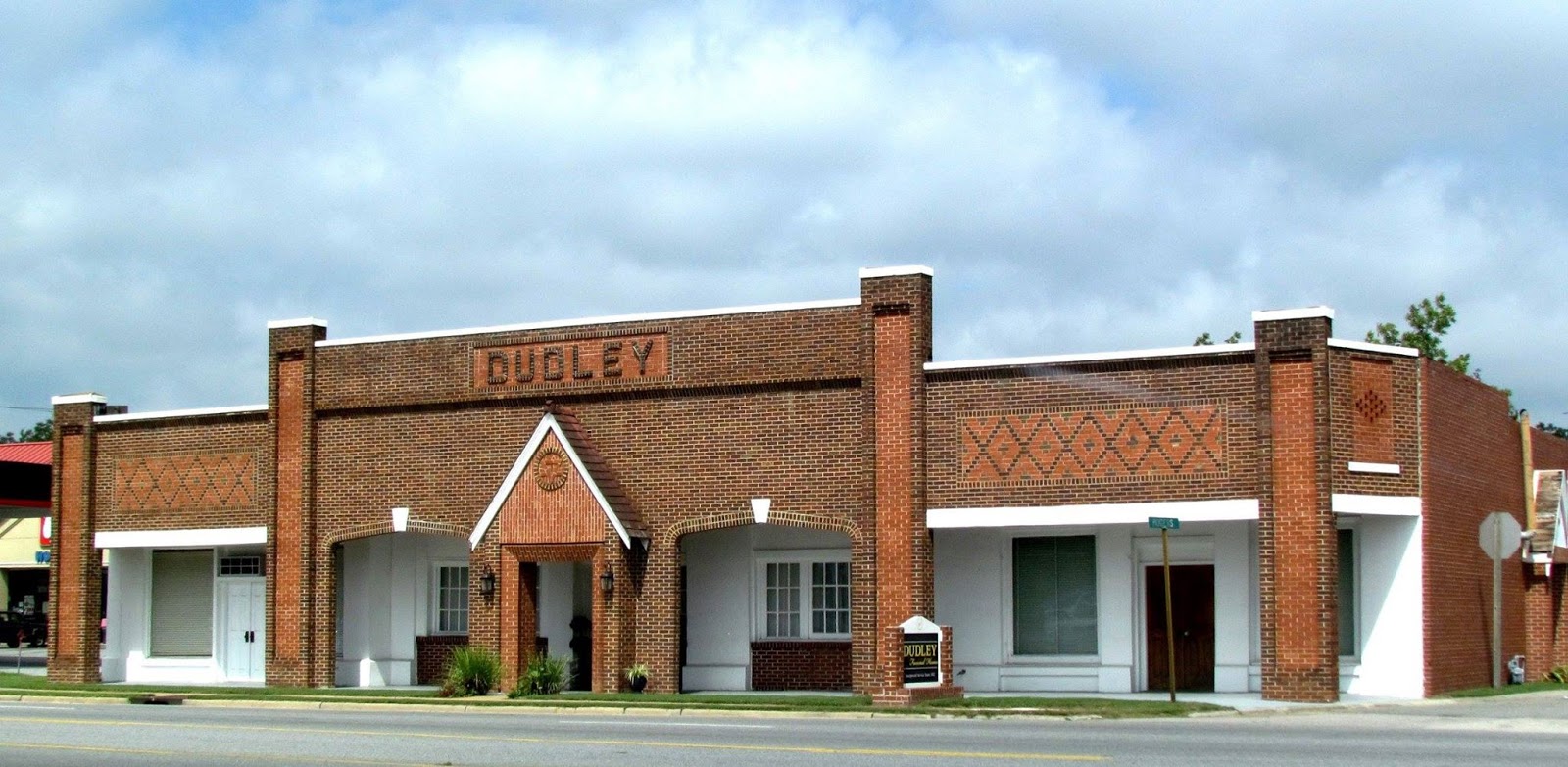 IMAGES OF OUR PAST C..D. DUDLEY & SON (H.H. Dudley) Store East