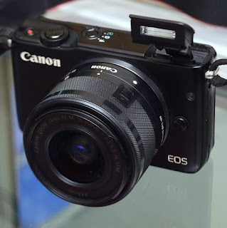 Jual Kamera Mirrorless Canon M10 ( TouchScreen )
