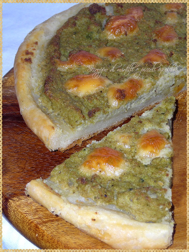 Torta rustica con broccolo romano, tonno e scamorza