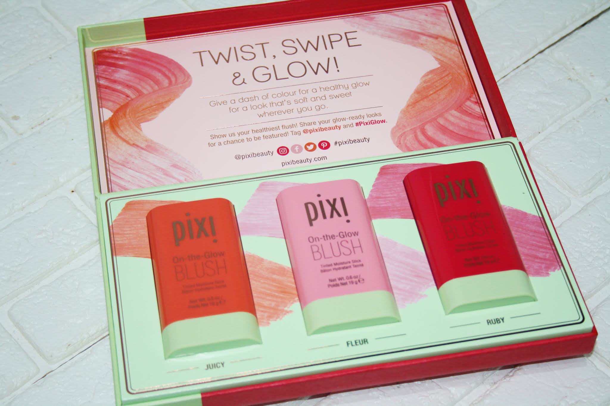 Beautyqueenuk A UK Beauty and Lifestyle Blog Pixi On The Glow Blush