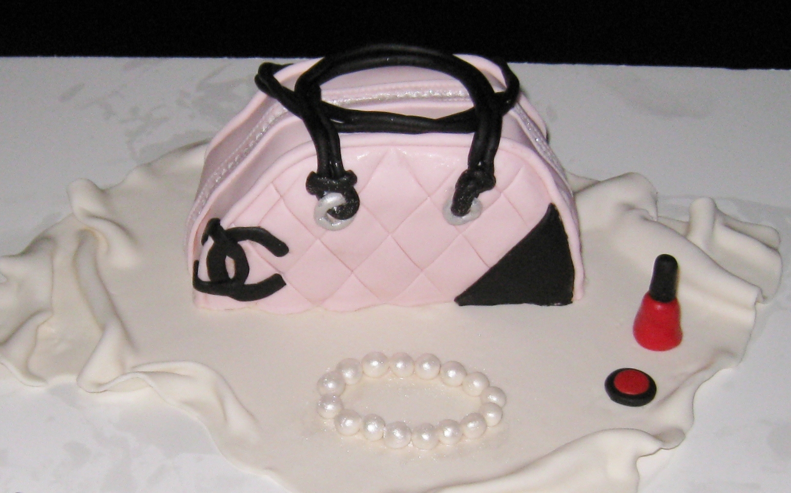 deWishes delights: Chanel Purse Cake