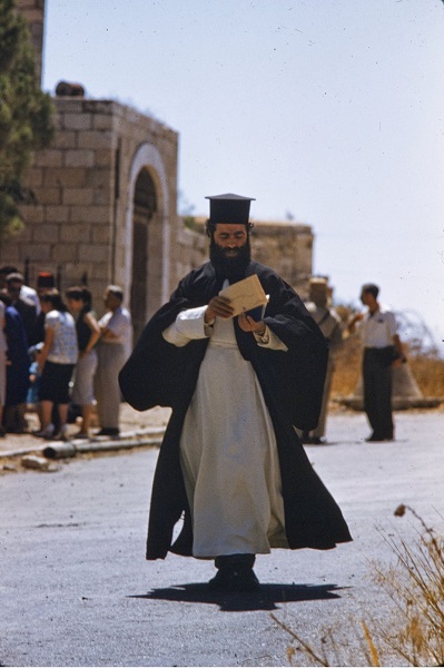 Старший священник на греческом