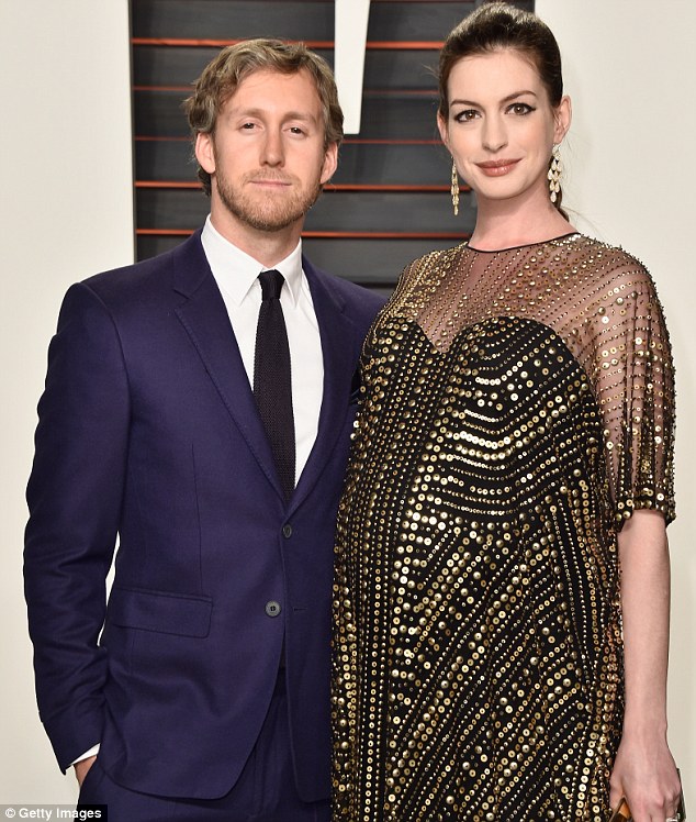 Pregnant Fashion Model Pictures Anne Hathaway Pregnancy Baby Bump