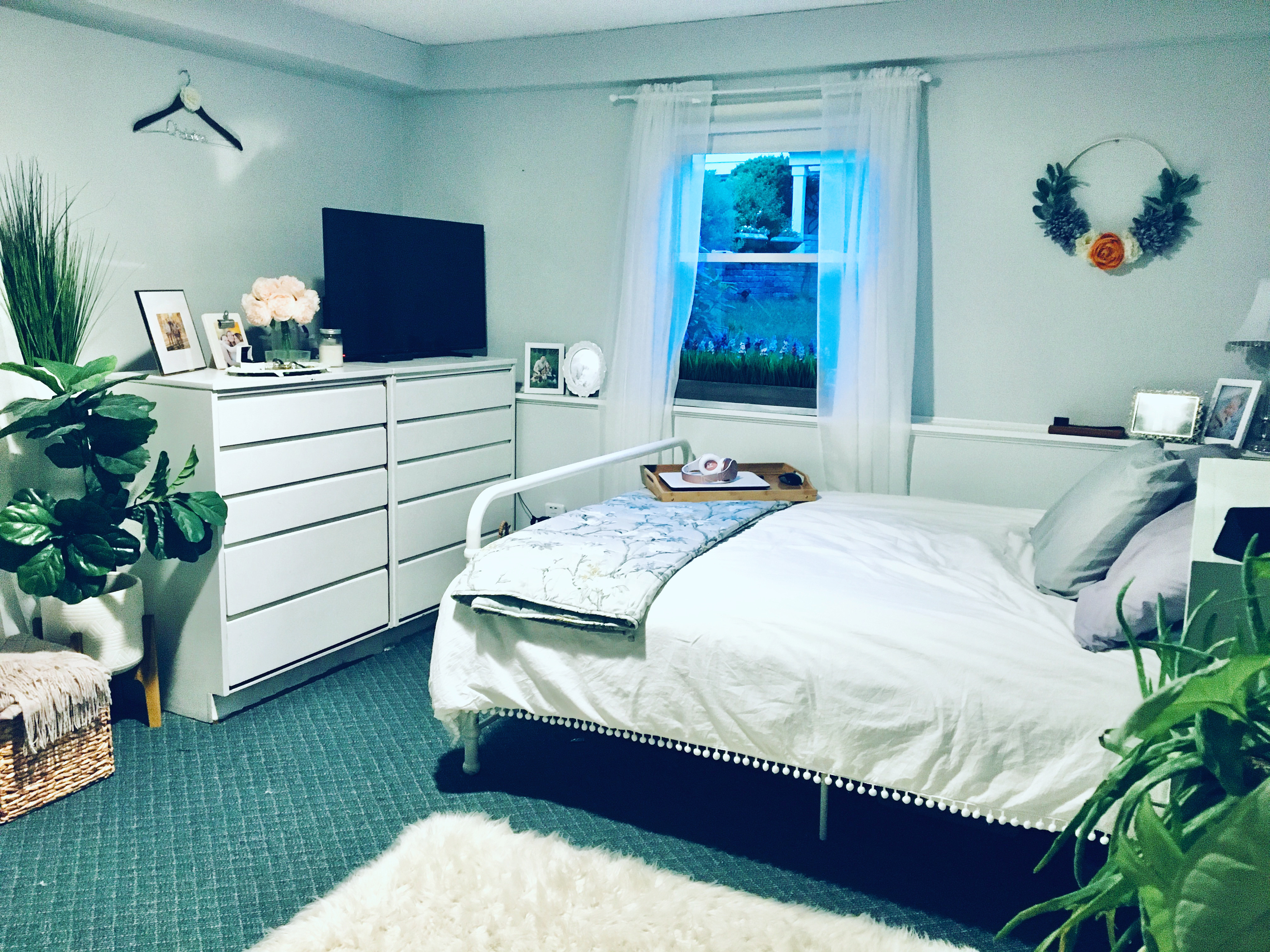 Minimalist Bright Airy Bedroom Ideas for Living room