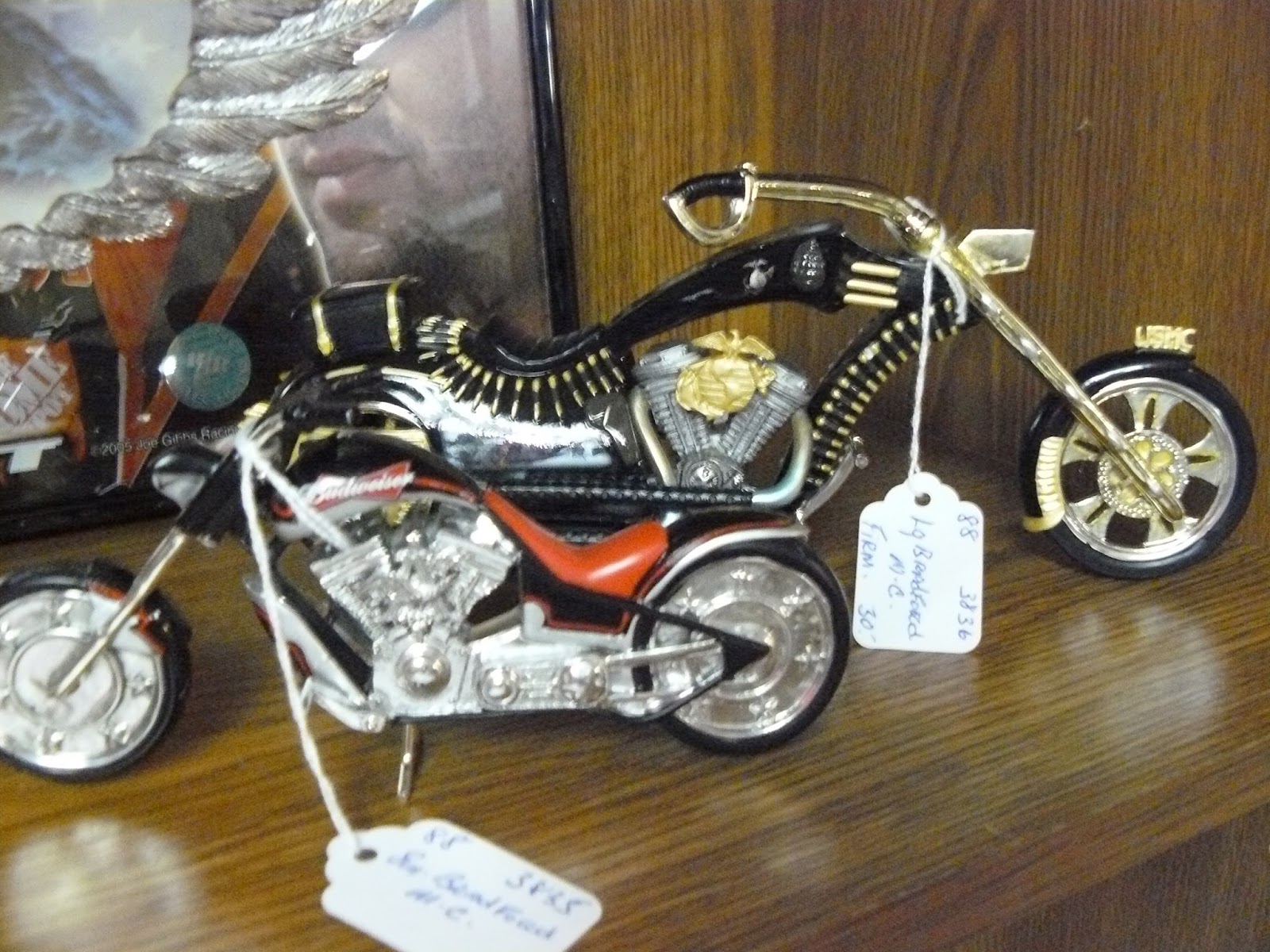 SCRANBERRY COOP Bradford Exchange Motorcycle Sculptures, Budweiser