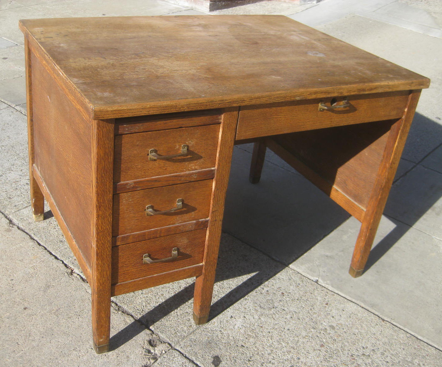 UHURU FURNITURE & COLLECTIBLES SOLD Small Oak Teacher's Desk 50