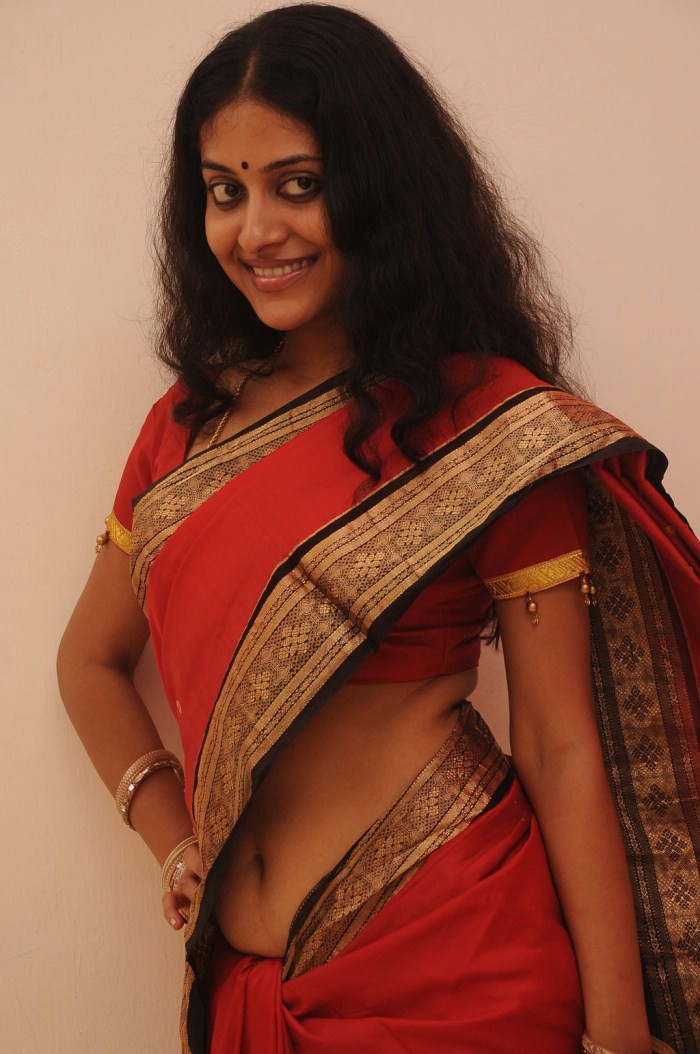 New Desi Mallu Kerala Aunty Kavitha Nair Hot Navel Show