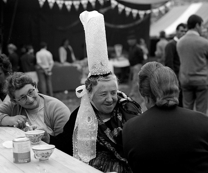 Белое прошлое. Фотограф джерри шацберг. Белое прошлое. Pentti sammallahti фотограф. Часы в прошлое.