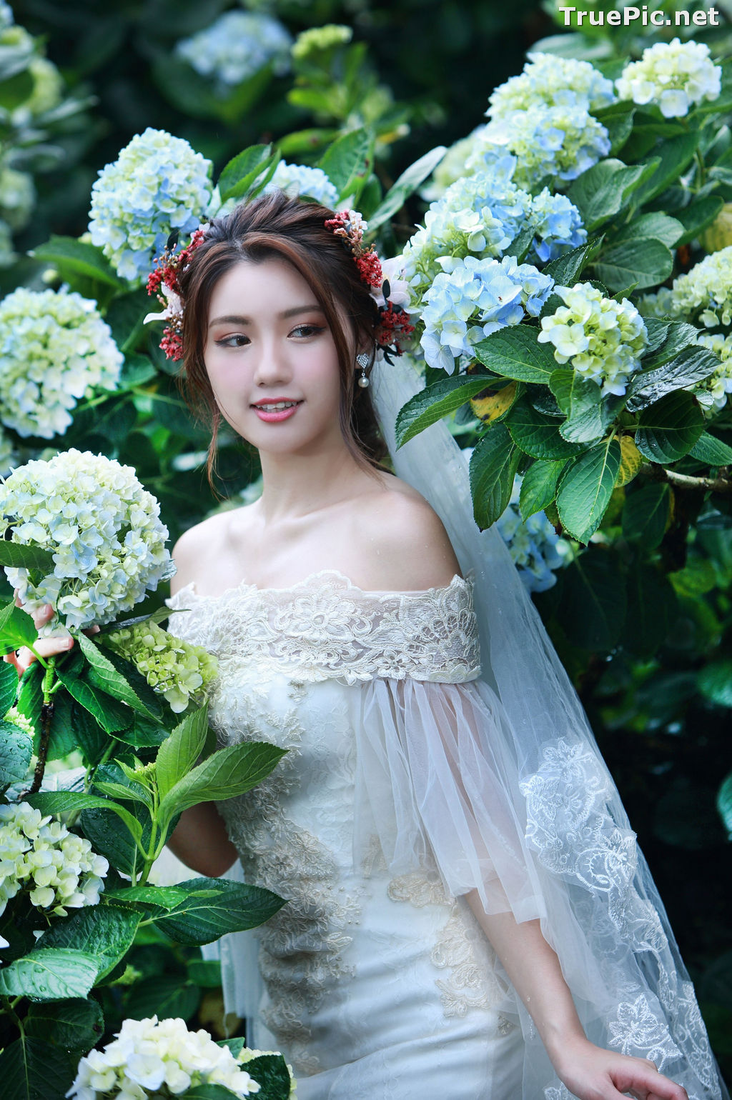 Image Taiwanese Model - 張倫甄 - Beautiful Bride and Hydrangea Flowers - TruePic.net - Picture-53