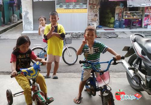 10 Contoh Dialog Bahasa Inggris Pendek Bertemu Teman Lama