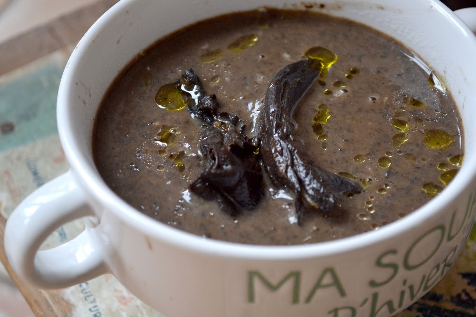 J'ai toujours aimé le jaune moutarde: Velouté aux trompettes de la mort