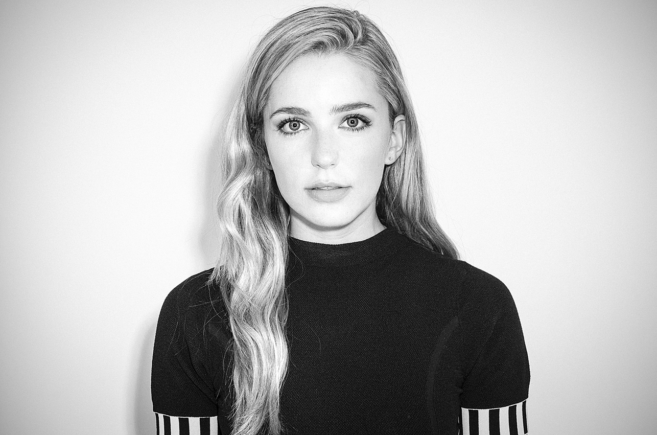 HOT CELEB PIX: Jessica Rothe