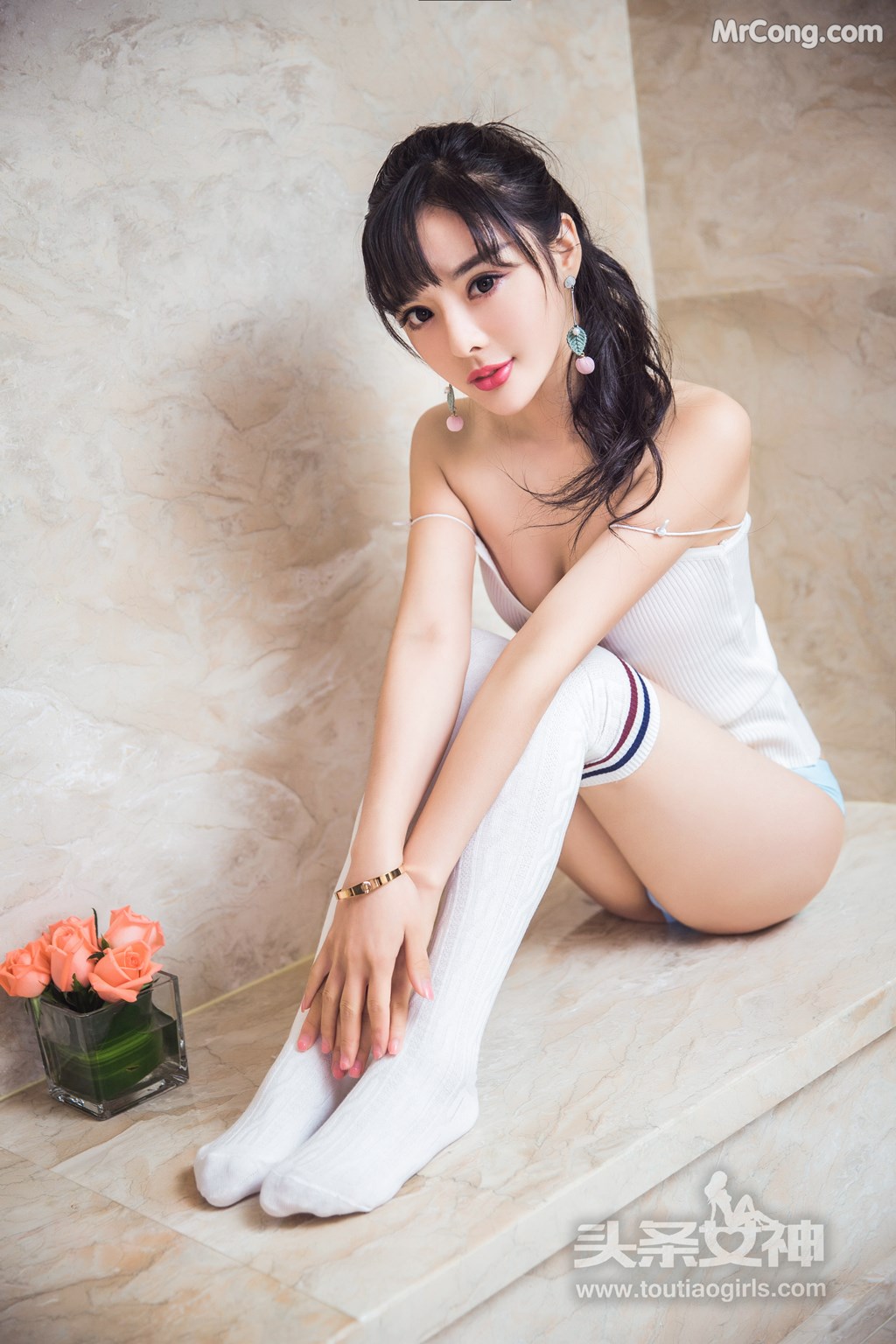 TouTiao 2017-07-30: Model Zhou Xi Yan (周 熙 妍) (62 photos)