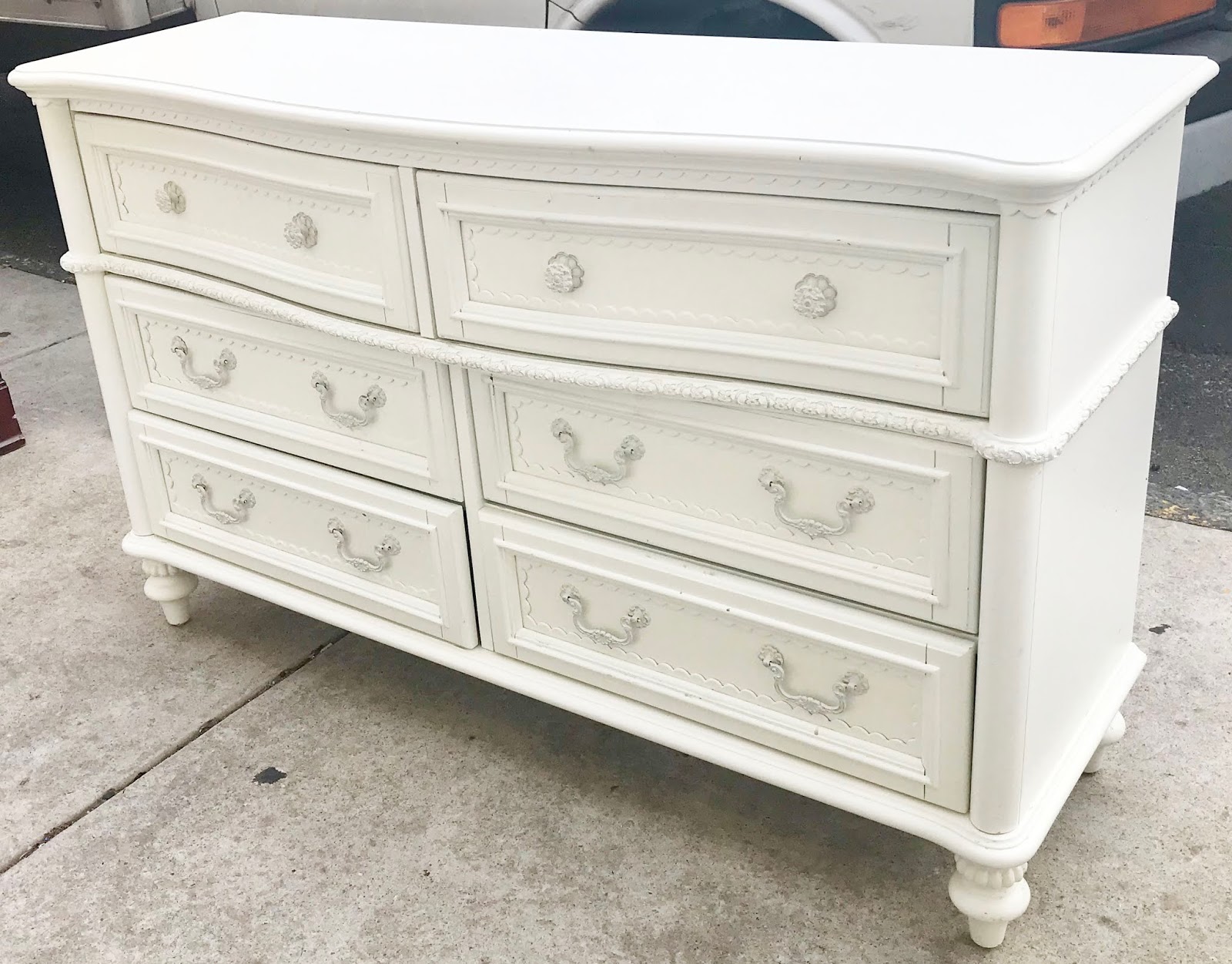 Uhuru Furniture & Collectibles REDUCED 468982 White 6Drawer Dresser & Mirror 250 195 SOLD