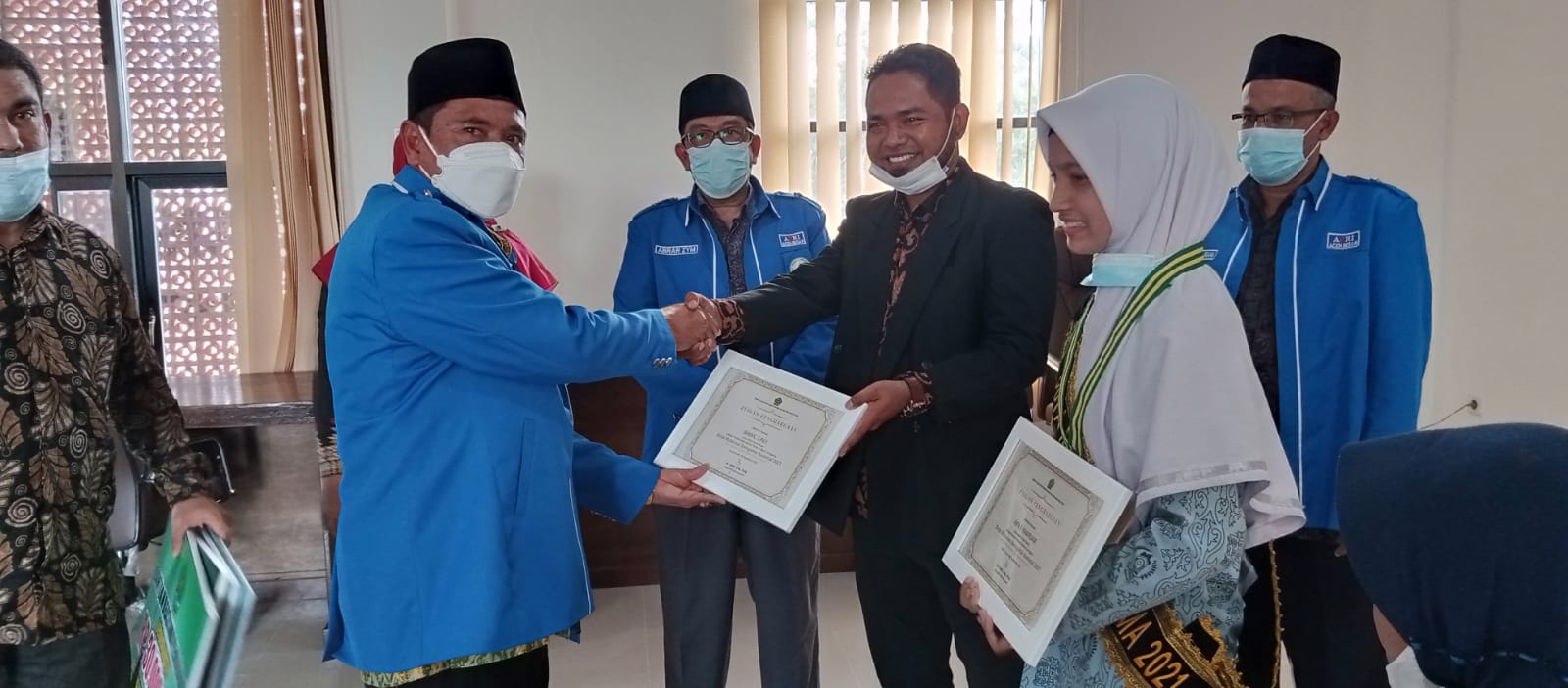 Guru MAN 4 Aceh Besar Terima Penghargaan Pendamping Duta Moderasi Beragama Guru MAN 4 Aceh Besar Terima Penghargaan Pendamping Duta Moderasi Beragama