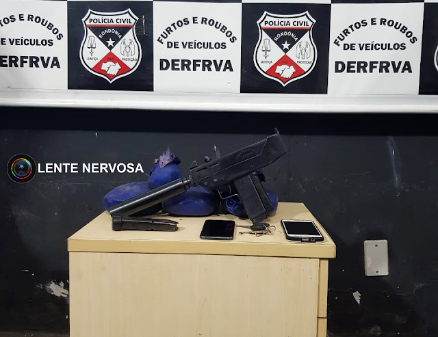 Dupla é presa com submetralhadora e quase cinco quilos de cocaína 2 Dupla é presa com submetralhadora e quase cinco quilos de cocaína