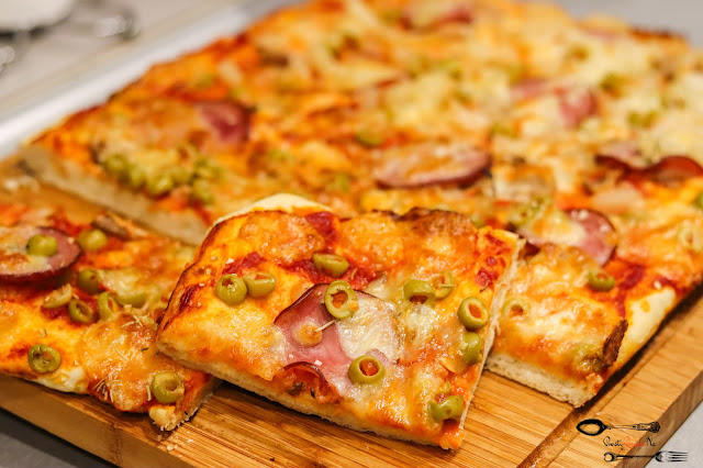 dania obiadowe, przekąski, pizza, domowa pizza, pizza z mozarellą, pomysł na pizzę, pyszna pizza, pizza wiejska, pizza z ananasem, pizza z kurczakiem, pizza z oliwkami,