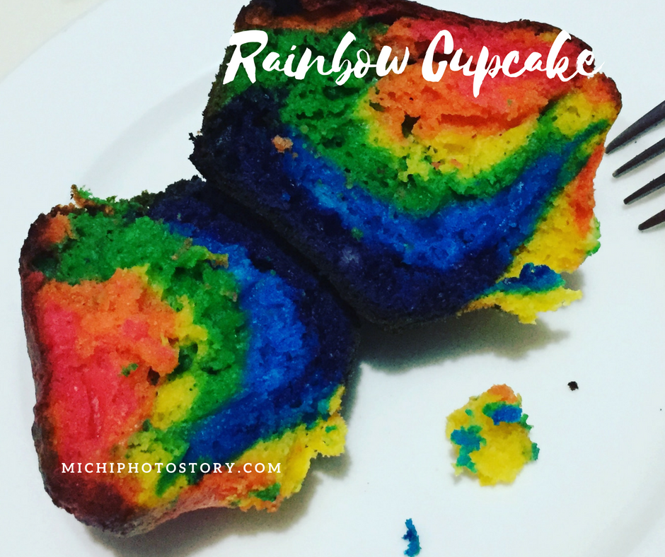 Michi Photostory Bake a Rainbow Cupcake