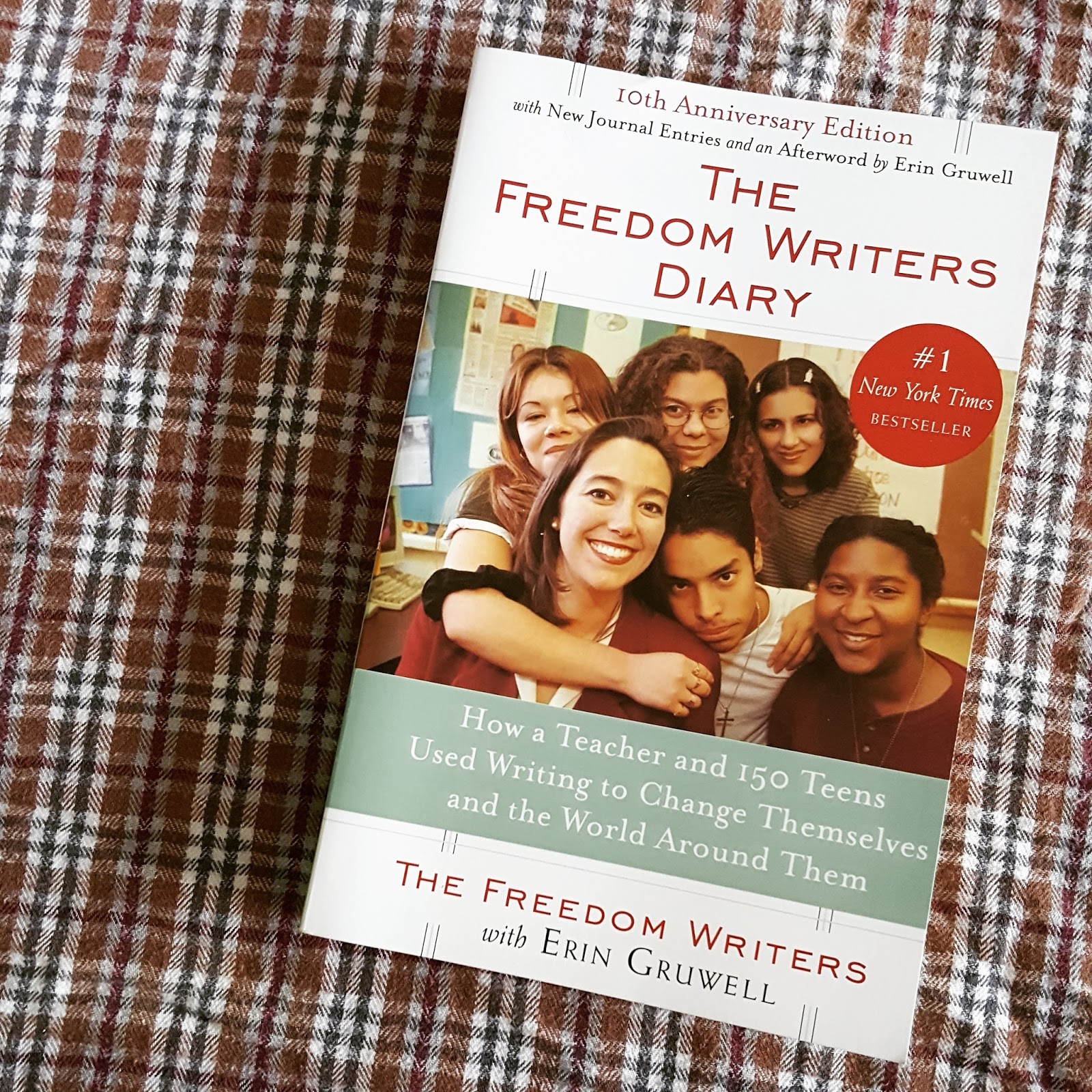 Freedom книги. Эрин Грувелл Писатели свободы. The Freedom writers Diary. The Freedom writers Diary книга. Дневник писателей свободы.