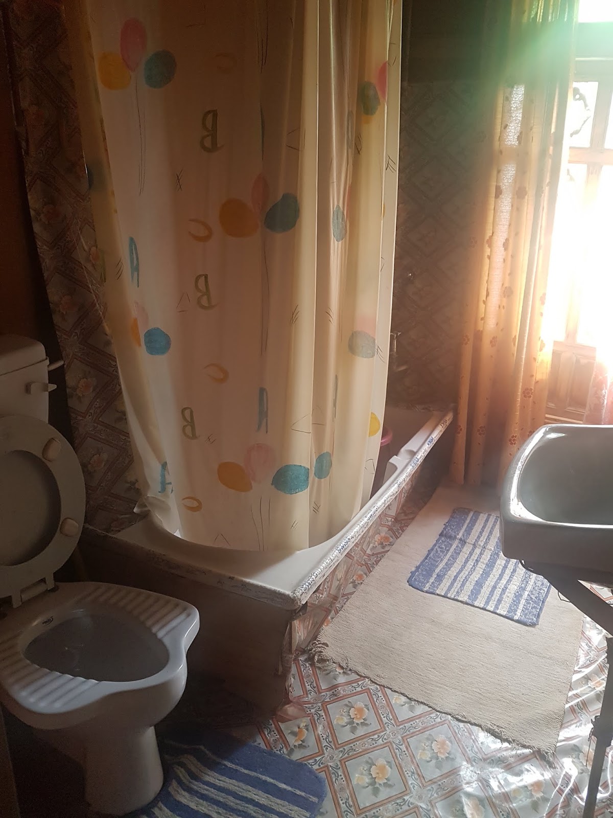 The toilet in houseboat in Srinagar Kashmir | Ummi Goes Where?