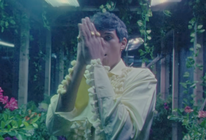 Omar Apollo drops his lonely-in-the-greenhouse-thanking-'bout-my-boo-thang anthem "Go Away" | Random J Pop Omar Apollo drops his lonely-in-the-greenhouse-thanking-'bout-my-boo-thang anthem "Go Away" | Random J Pop