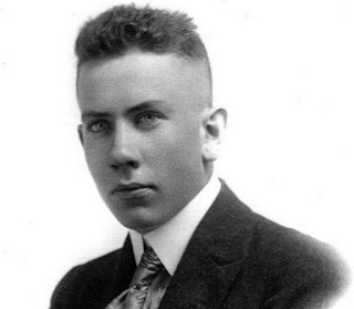 http://www.steinbeck.org/pages/john-steinbeck-biography