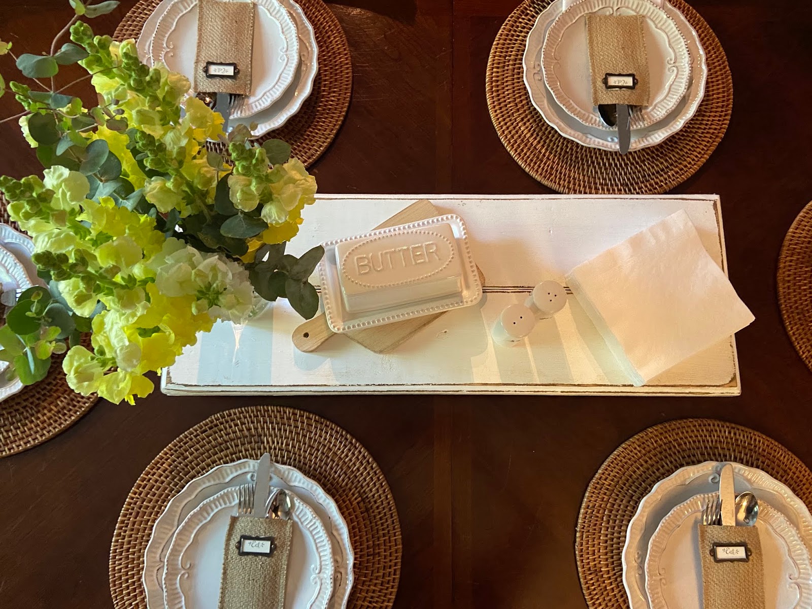 Simple Dining Room Table Decor - My Glittery Heart