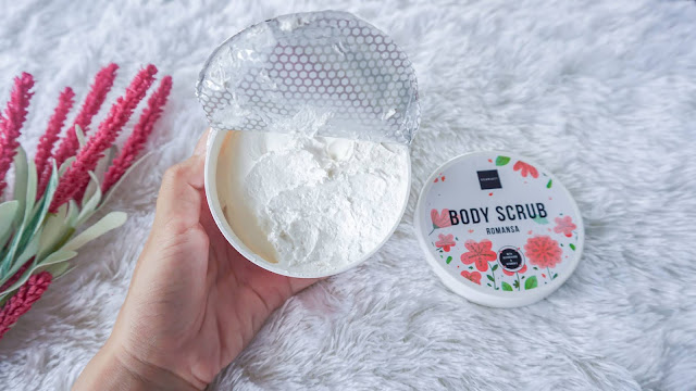 Packaging Scarlett Whitening Body Scrub