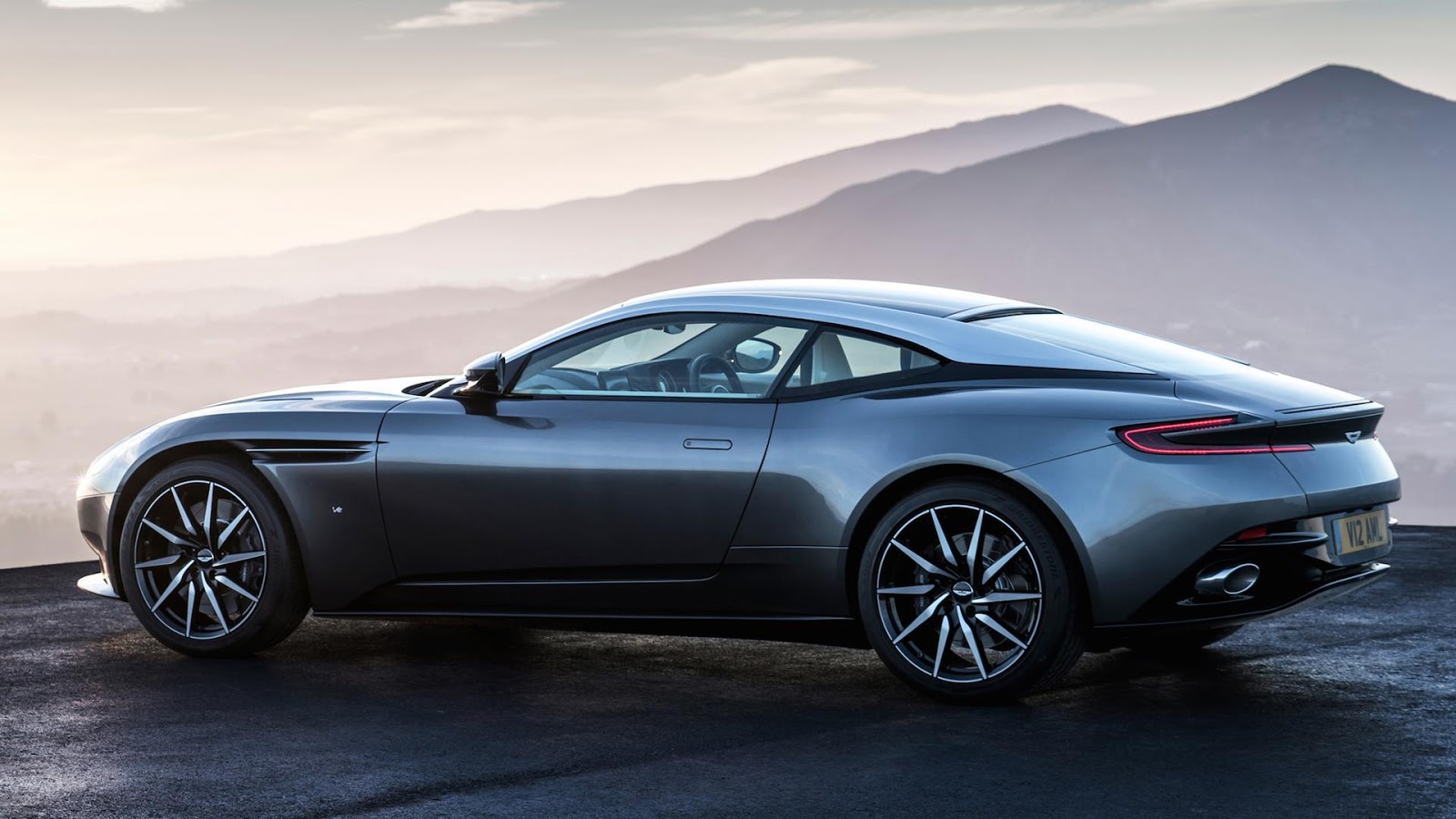Брошенный Aston Martin
