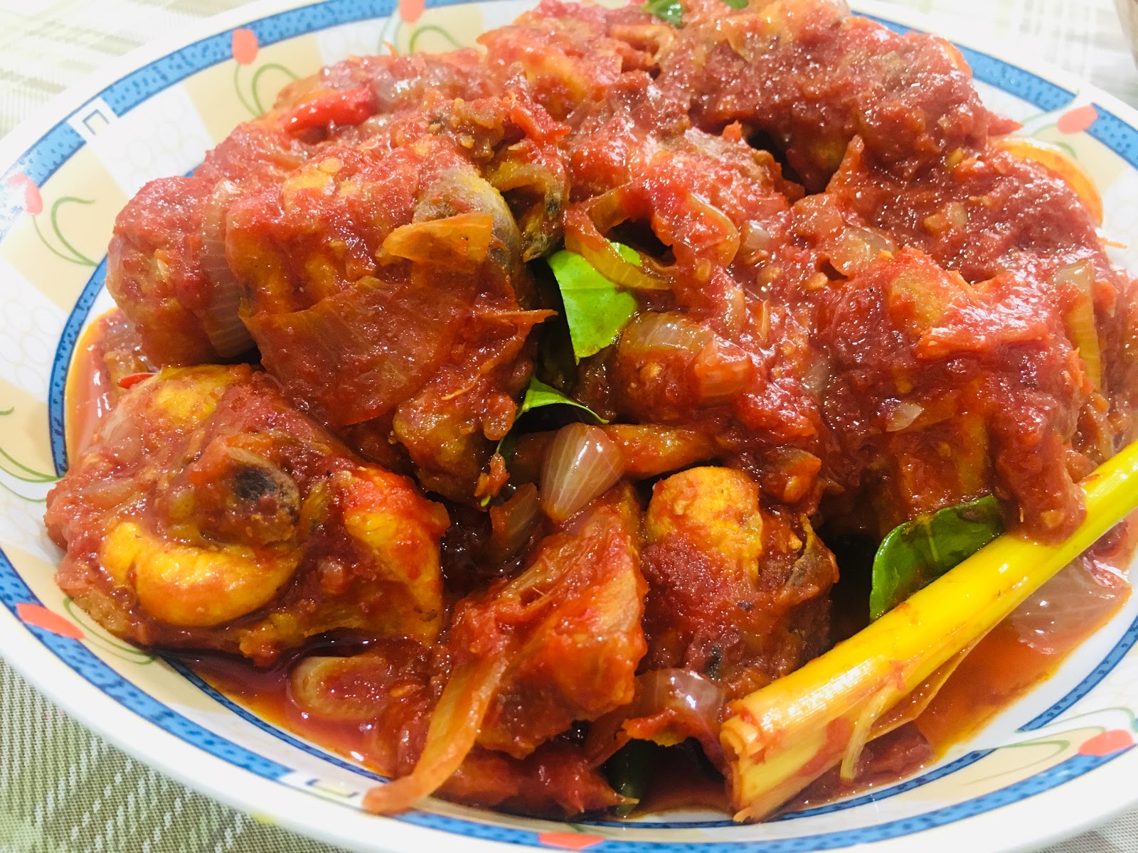 Menu Iftar Homemade Ramadhan Day 5 : Ayam Masak Merah Resepi Istimewa