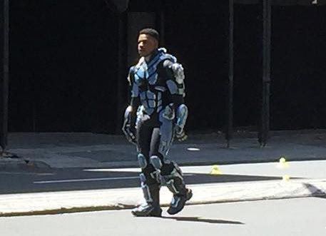 ｃｉａ こちら映画中央情報局です Pacific Rim 大怪獣 Vs 巨大ロボットのsfアクション パシフィック リム の最新作 アップライジング の新ヒーロー ジョン ボイエガらしき人物が イエーガーのパイロットに扮して登場したスパイ フォト