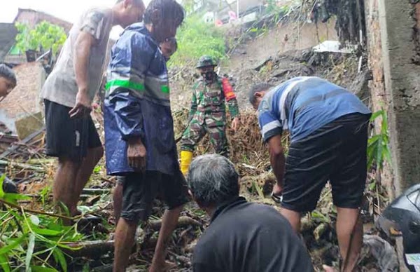 Selain Diterjang Banjir, Semarang Juga Dilanda Longsor