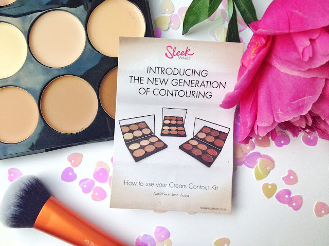 Sleek Cream Contour Kit Light swatches фото свотчи