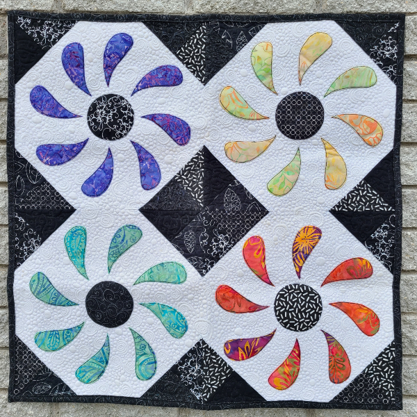 Flower Box mini quilt pattern | DevotedQuilter.com