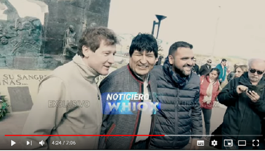 Meneses acompañando a Morales en febrero en Ushuaina, cuando el sujeto recibió un Honoris Causa de la Universidad Nacional de Tierra del Fuego  / CAPTURA PANTALLA  WHIOX