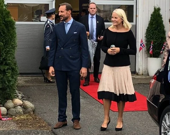 Prince Haakon and Princess Mette-Marit visited OrbitArena and Vietnamese Buddhist Community in Jessheim