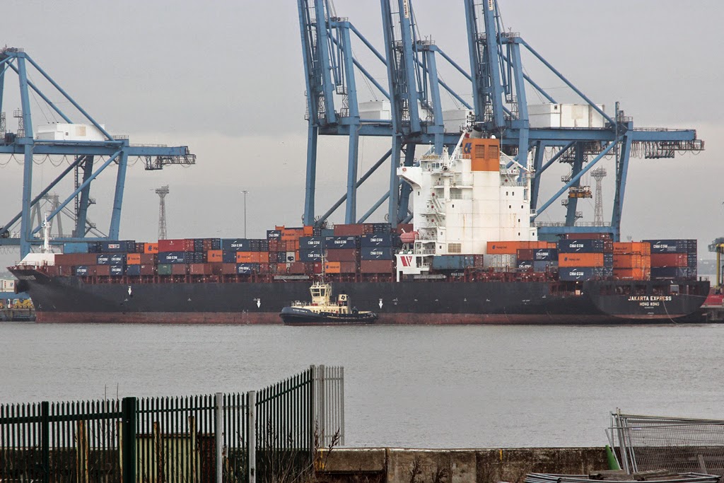 UK Shipping JAKARTA EXPRESS berthing at Northfleet Hope 05/12/2014