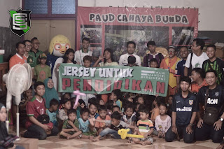 Kampanye Jersey Untuk Pendidikan Surabaya Jersey Community (SJC)